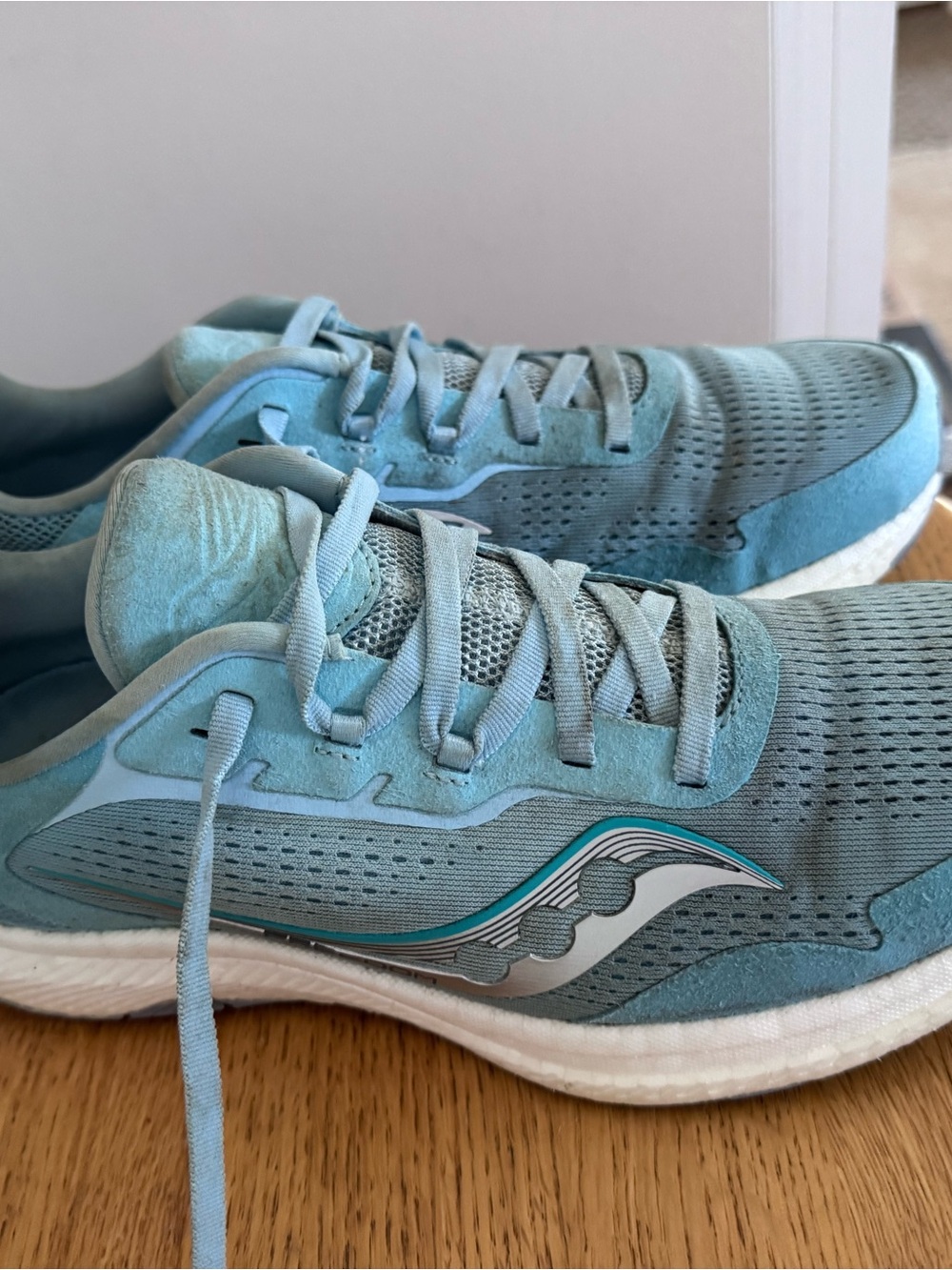 Saucony Women's Freedom 4 Running Sneakers